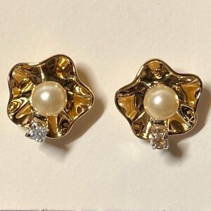 Vintage AVON Convertible Gold Pearl Floral Stud Earrings with Crystal Accent